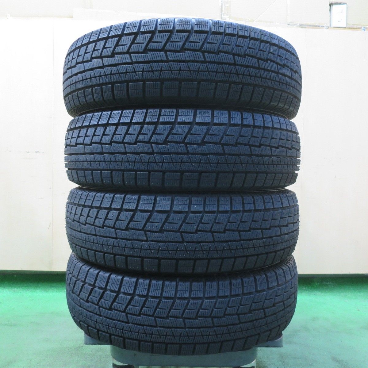 バリ溝！21年！ほぼ10分☆スタッドレス 185/70R14 ヨコハマ アイス