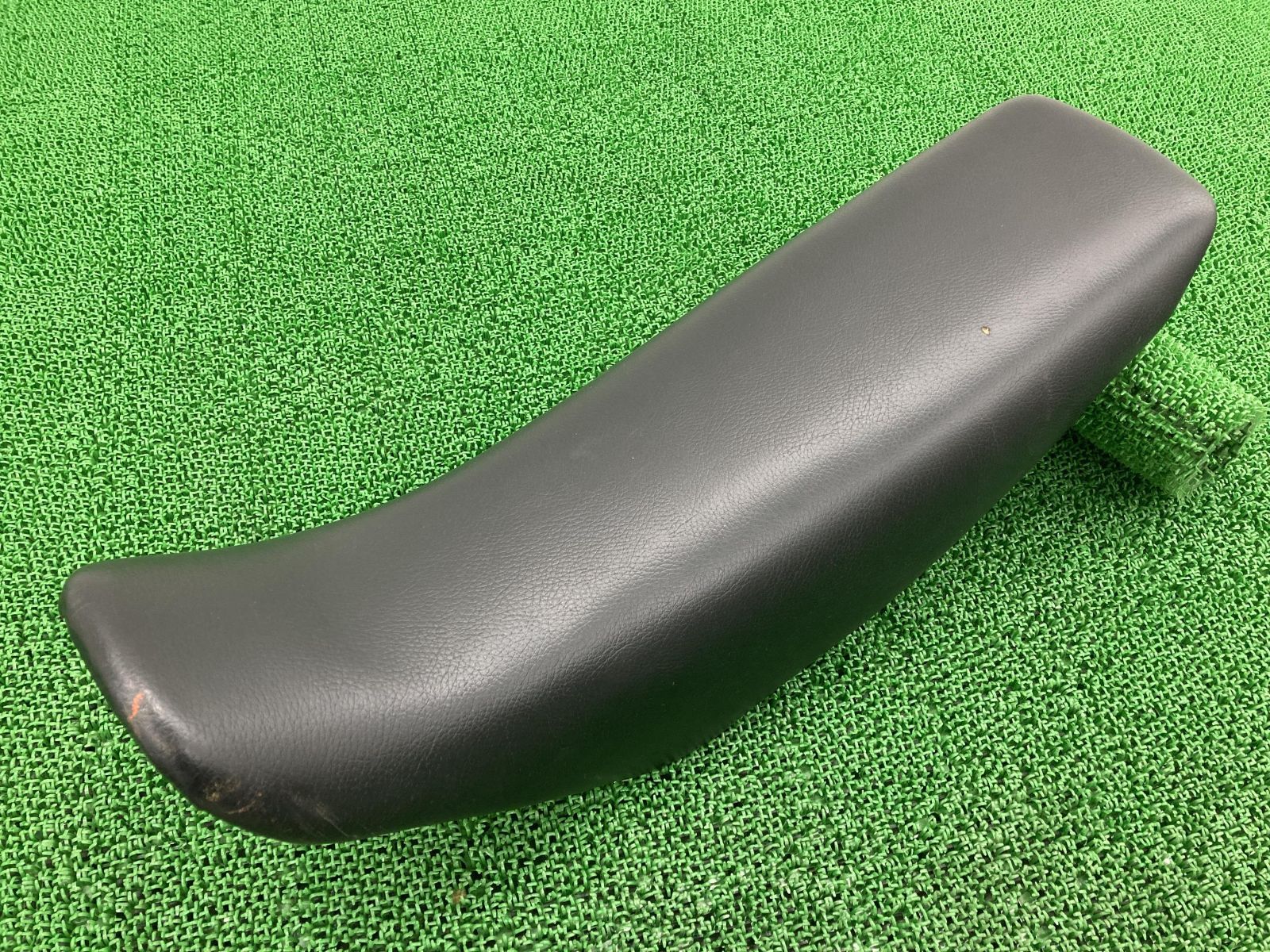 スクイッド　KDX220sr純正シート KDX220SR シート 53001-1745 カワサキ 純正 中古 バイク 部品