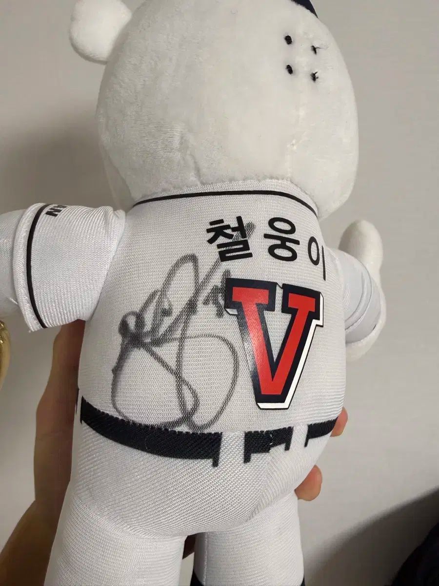 斗山ベアーズ チョルウン 人形 リンドブラム サイン