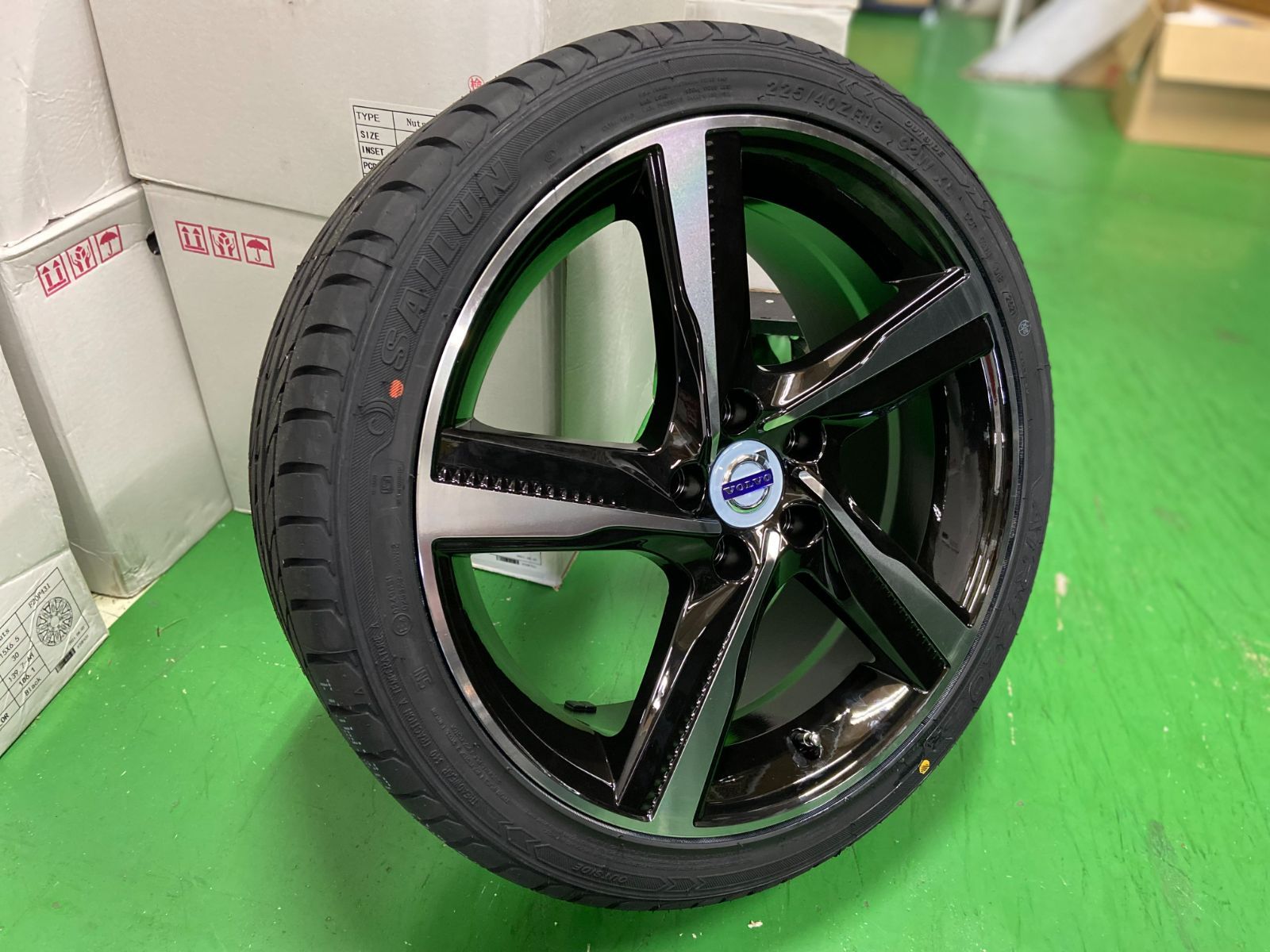 ボルボ VOLVO V40 当社特選タイヤ 225/40R18 18インチ 新品タイヤ