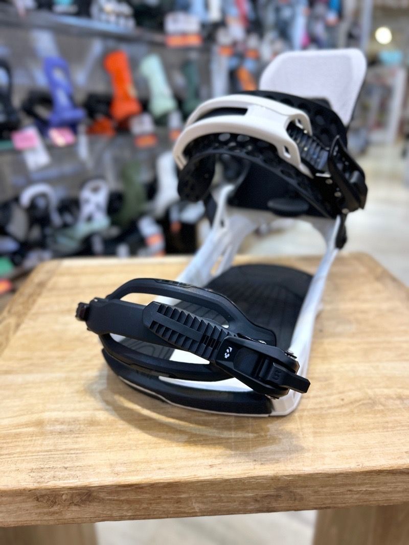 25-26 T 32 M FASE ｶﾗｰ VOLCOM Mサイズサーティーツー メンズ スノーボード バインディング 日本 ビンディング スノーボード ウィンタースポーツ