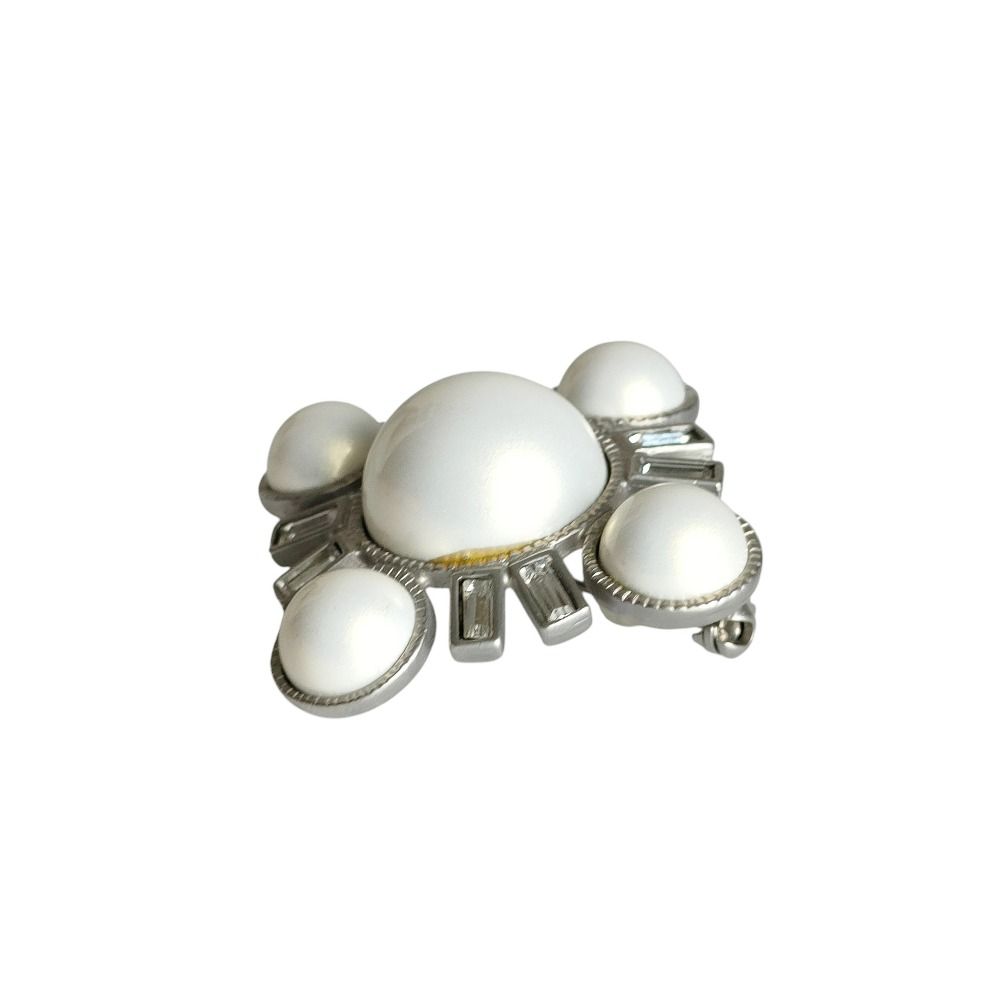 Rene ルネ ブローチ フェイクパール ビジュー シルバーカラー 新品同様 Rene ルネ フェイクパール ビジュー ピンブローチ