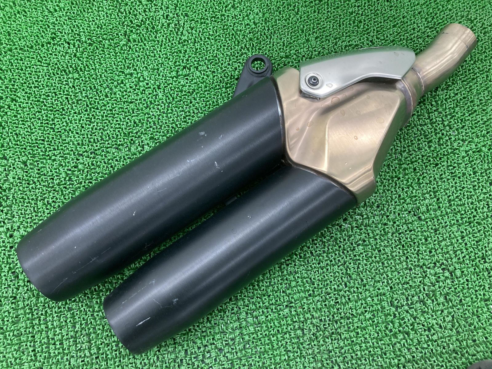 モンスター1200S サイレンサーマフラー 573.2.124.1AB ドゥカティ 純正 中古 バイク 部品 機能的問題なし コケキズ無し 品薄 希少品
