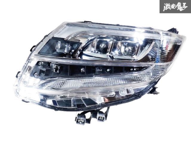 TOYOTA エスクァイア 左ヘッドライト ZWR80 TOYOTA エスクァイア 左