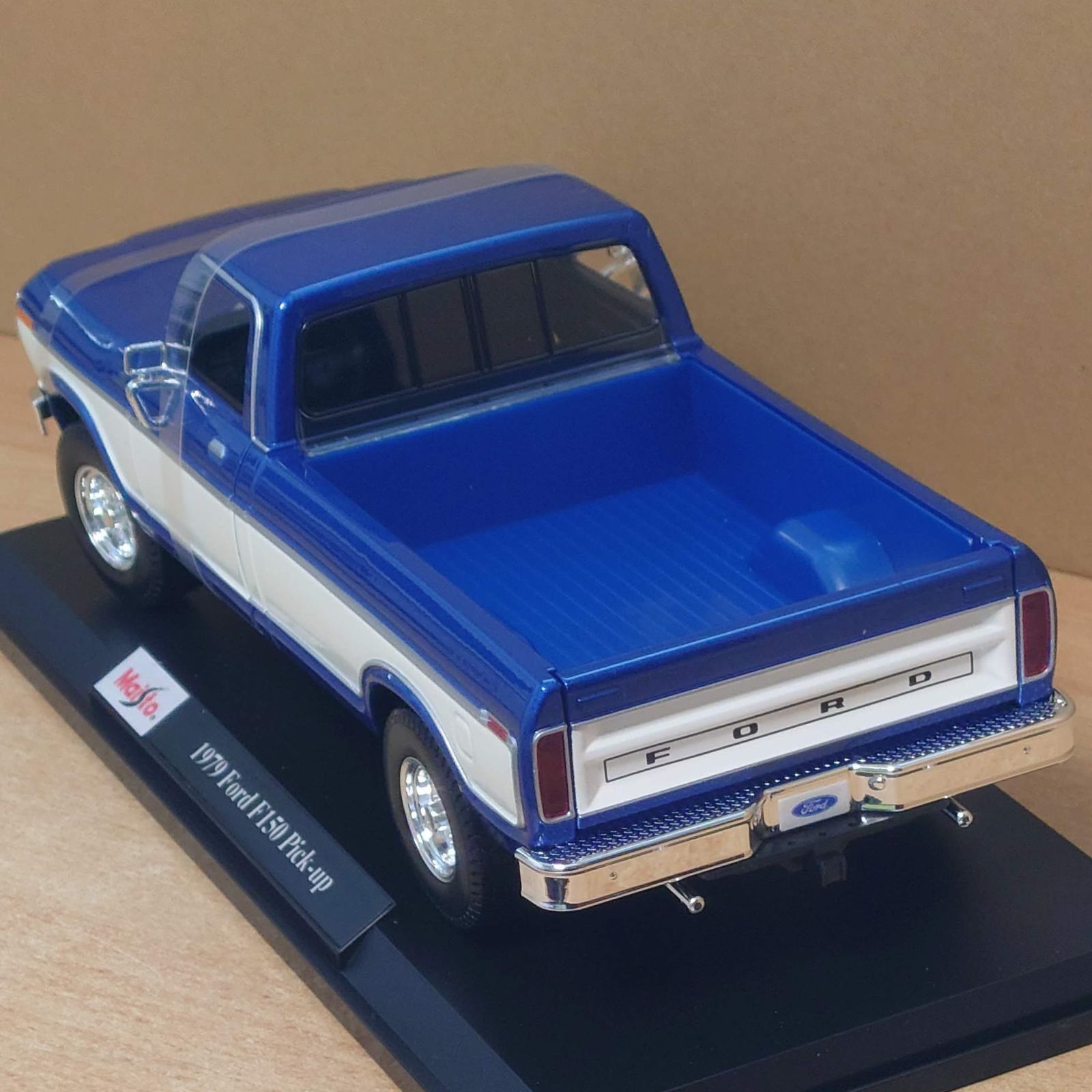1/18 フォードF150ピックアップトラック ブルー 1979 FordF150