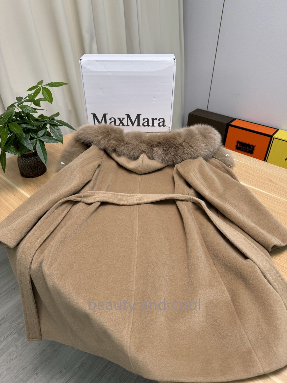 希少品 マックスマーラ MAX MARA 秋冬の新作レッドロゴカシミヤコート