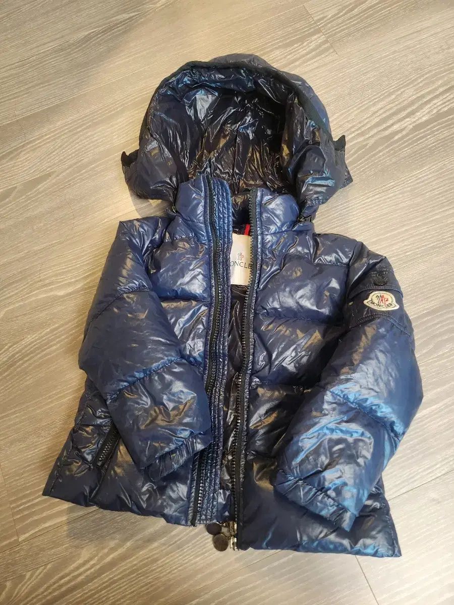 MONCLER モンクレール 離乳する ダウン 1 2 税金