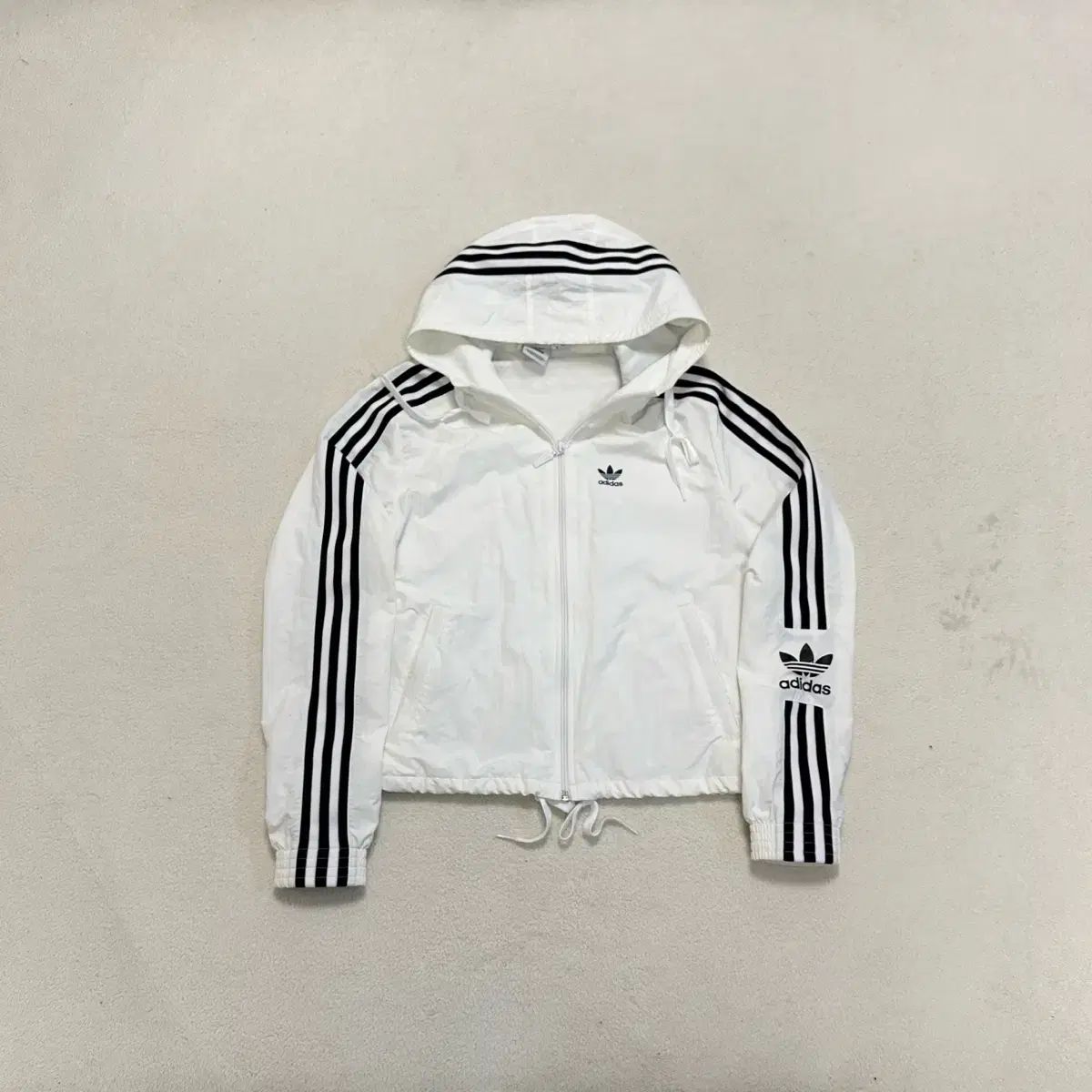 ロックアップ ウィンドブレーカー