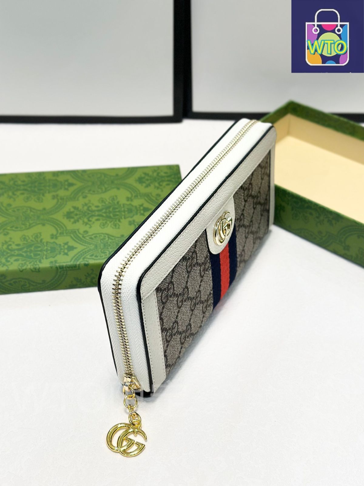 表裏頭層小牛皮使用 超薄デザインで携帯便利