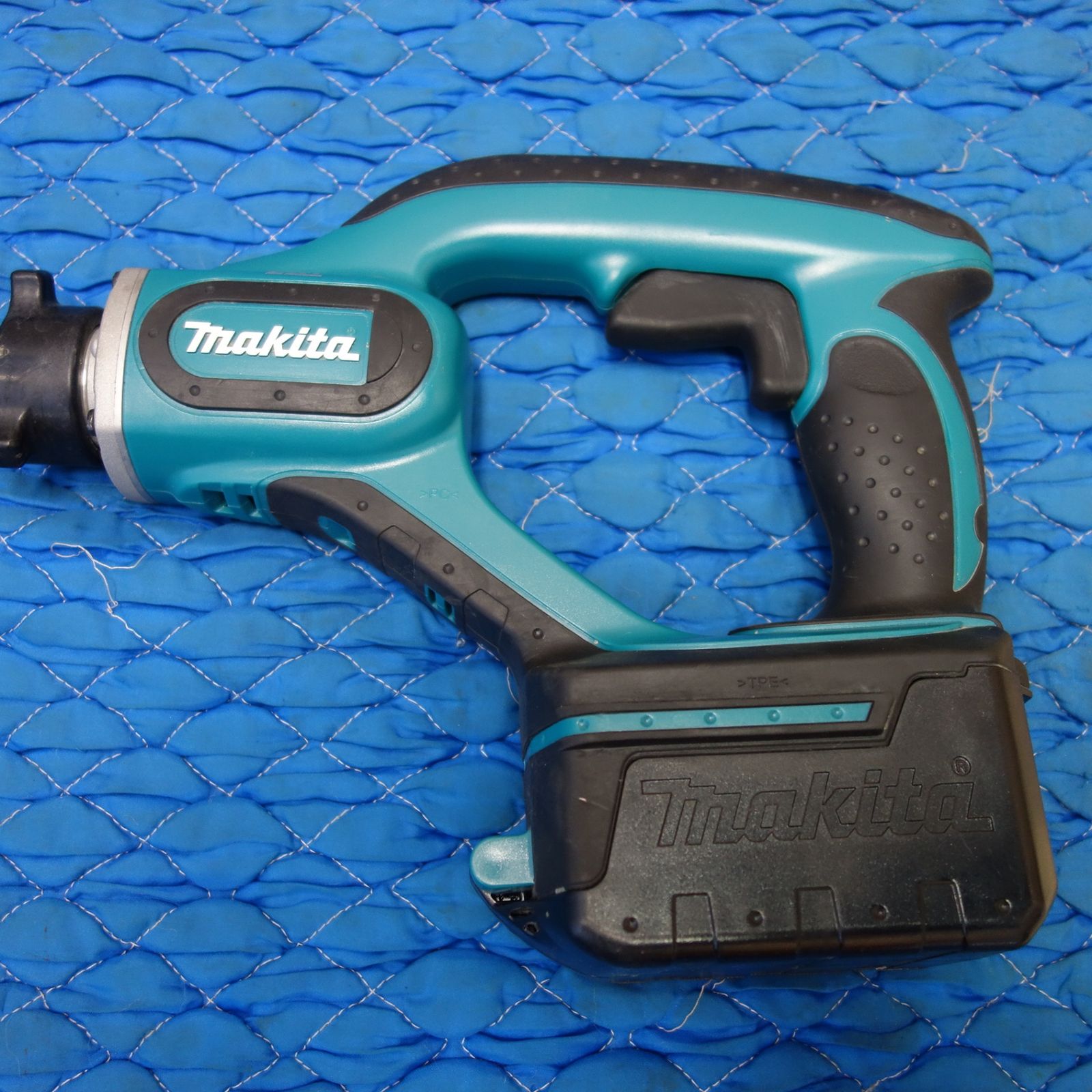 makita マキタ　コンクリートバイブレーター　VR350d 1本 VR350D 充電式コンクリートバイブレーター 18V マキタ | 道具屋