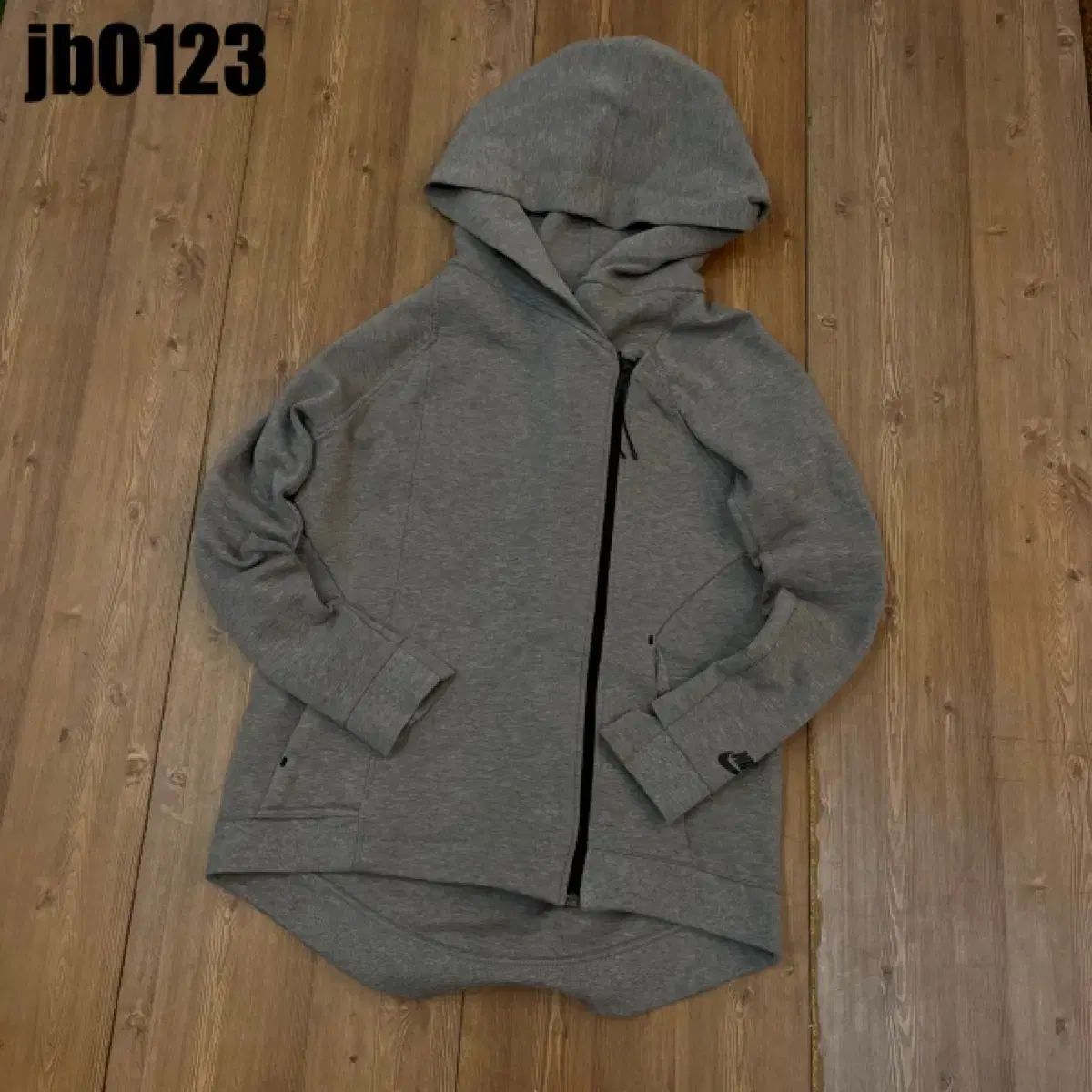 【雷市場（ポンジャン）商品韓国直送】 Nike(ナイキ） フード付き ジップアップパーカー M