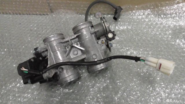 ニンジャ Ninja 250 ABS EX250L-013xxx の スロットルボディ