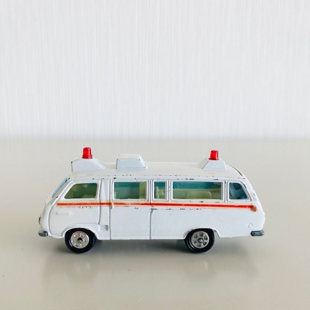 トミカ トヨタ ハイエースコミューター 3台セット トミカ トヨタ