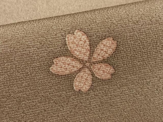 748.メル‼️即時発送，和装着物，単衣小紋，迷彩柄の様な…個性的な逸品， 平和屋着物○上質な小紋 舞桜文 ゑり善扱い たとう紙付き 正絹