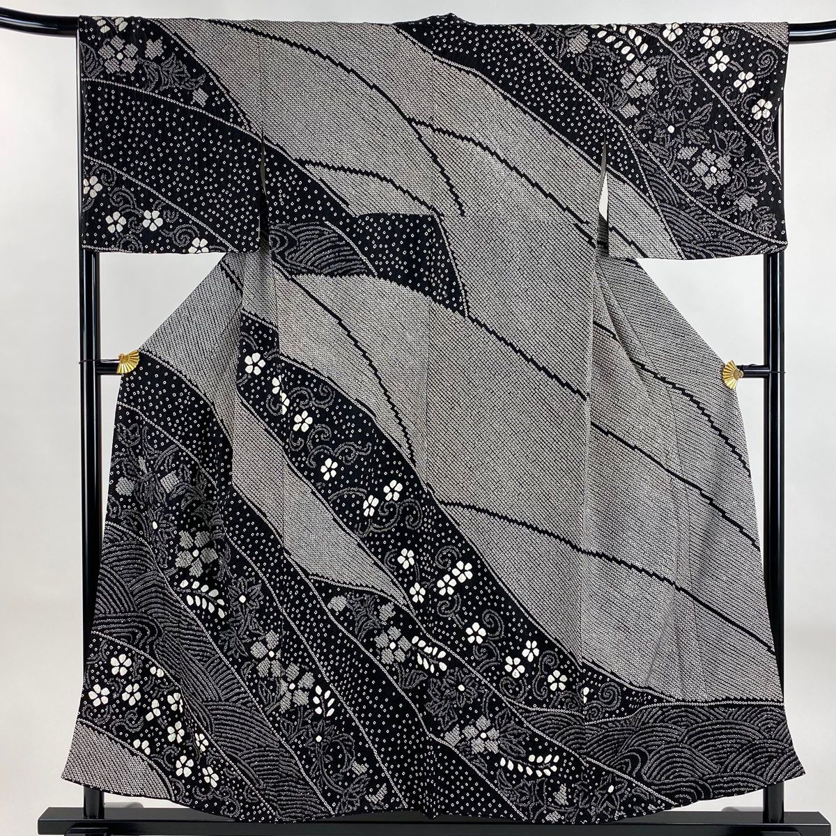 訪問着 身丈155cm 裄丈66cm M 袷 草花 波 総絞り 黒 正絹 秀品