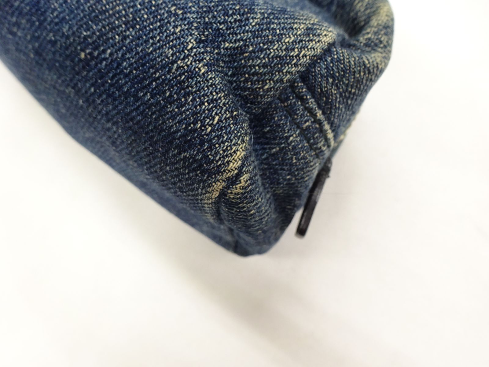 ポーチ 三角ロゴ