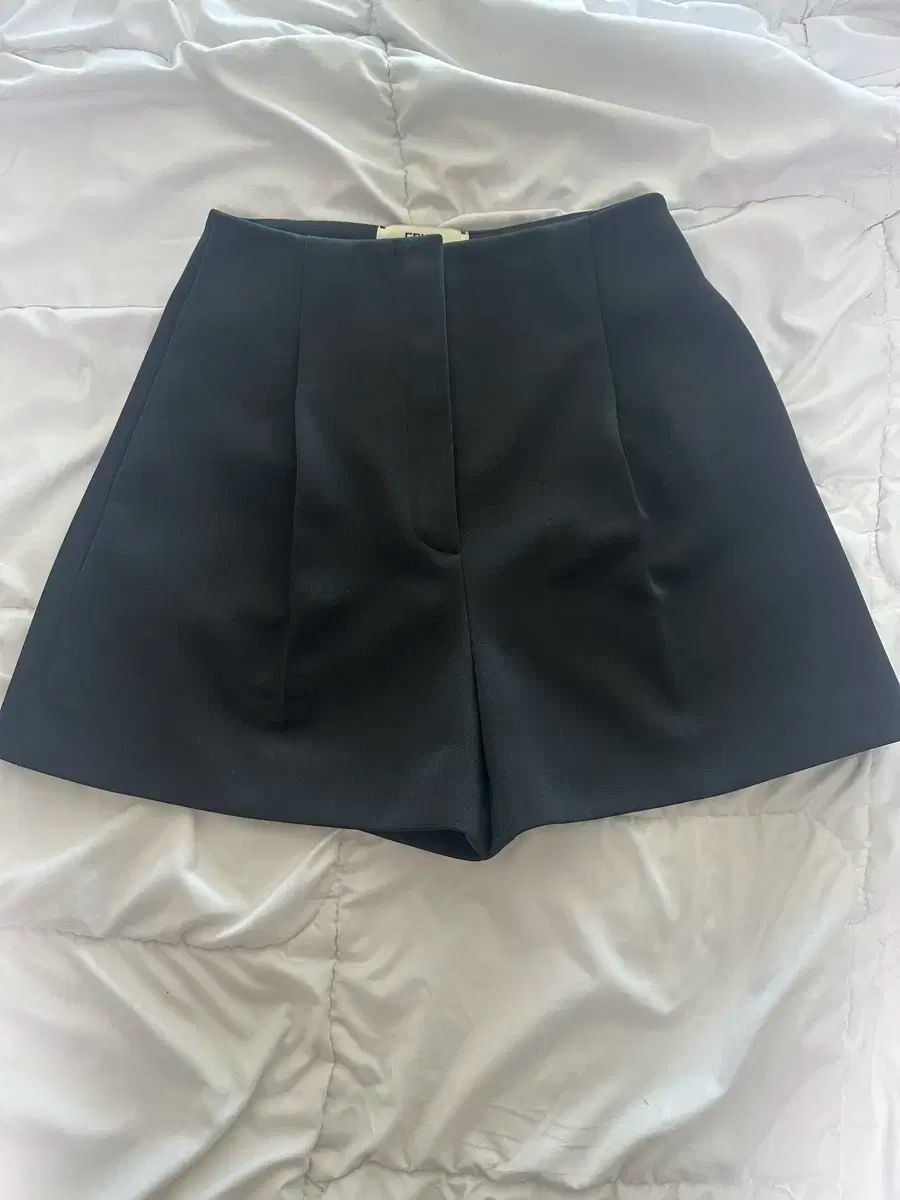 最終値下げ美品✴︎正規品✴︎FENDI✴︎ショートパンツ FENDI(フェンディ) ショートパンツ 半ズボン - メルカリ