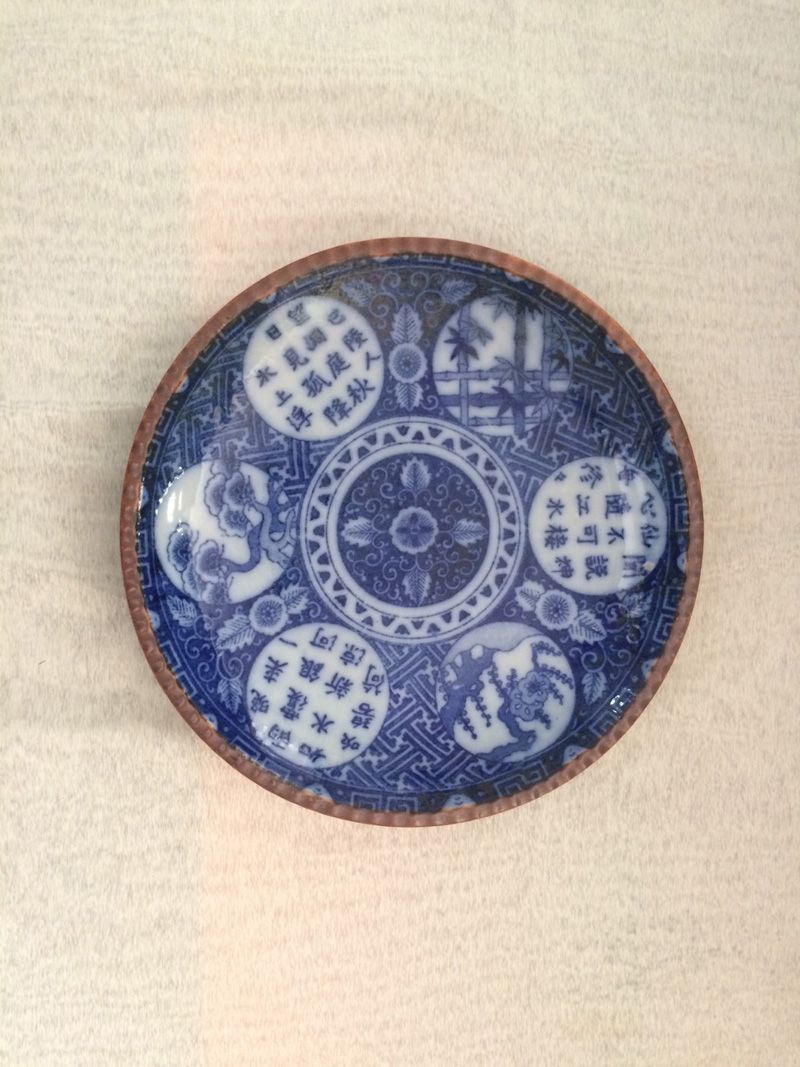 明治16年 (1883年) 松竹梅 染付 乳白色 壜(びん)1個 共箱 明治16年 (1883年) 松竹梅 染付 乳白色 壜(びん)1個 共箱 - メルカリ