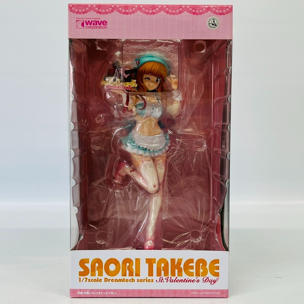 ドリームテック ガールズ＆パンツァー 武部沙織 フィギュア　バレンタインエプロン ガールズ＆パンツァー 劇場版 武部沙織 パンツァージャケットVer. 1⁄8 完成品フィギュア