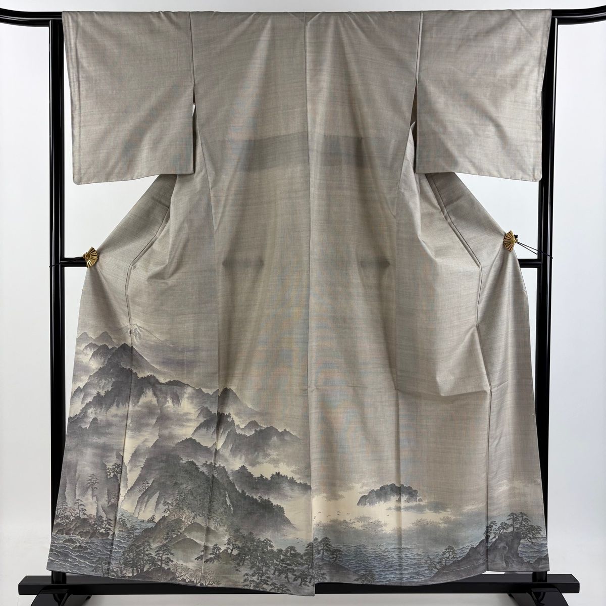 大島紬 身丈165cm 裄丈68cm L 袷 純泥染 証紙あり 菱 網代 焦茶色 正絹 逸品 中古 大島紬 身丈166cm 裄丈68cm L 袷 12マルキ 純泥染 証紙あり 落款あり