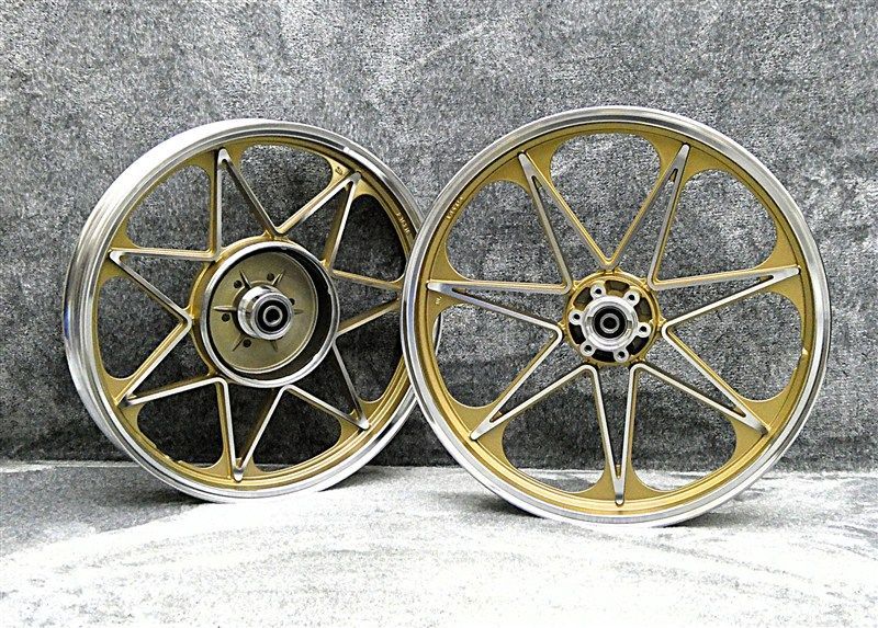 前19後18インチ XJ400D