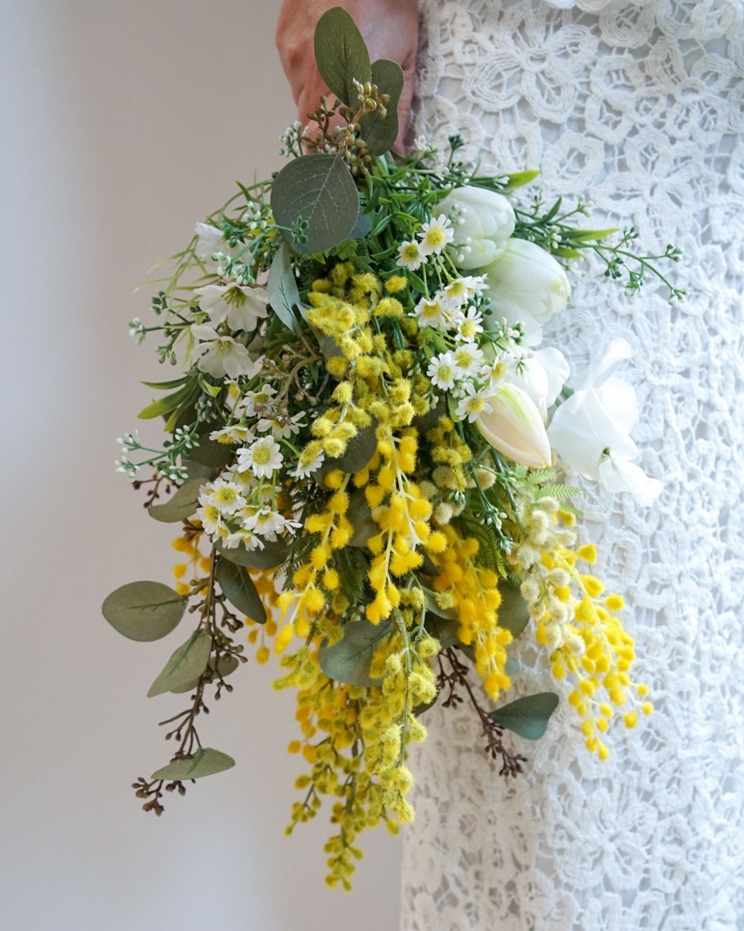 たっぷりミモザ♡ウェディングブーケ - メルカリ