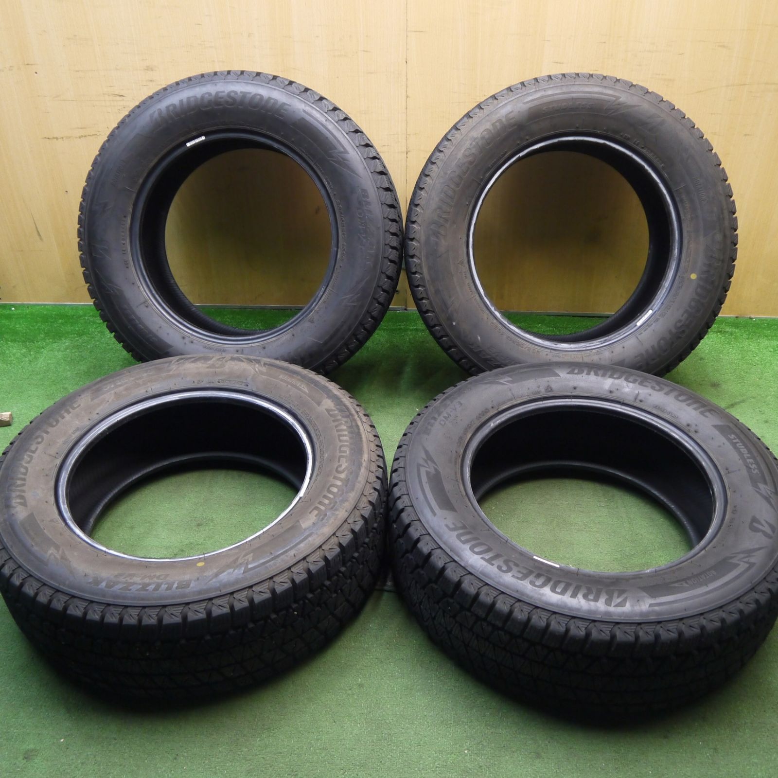 バリ溝 22年 8.5分 スタッドレス 235 65R17 ブリヂストン ブリザック DM-V3 タイヤ 17インチ ボルボ アウディ 等 5091001Hスタ