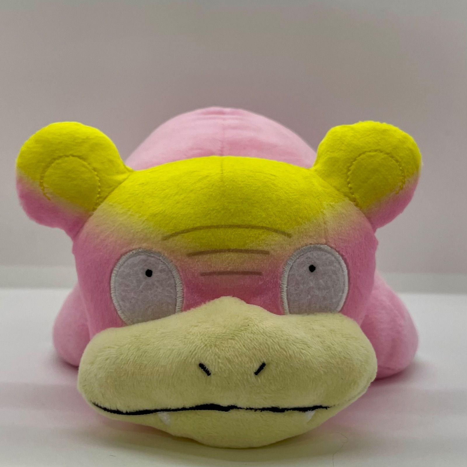 32】ポケモンセンター ガラルヤドン ぬいぐるみ - メルカリ
