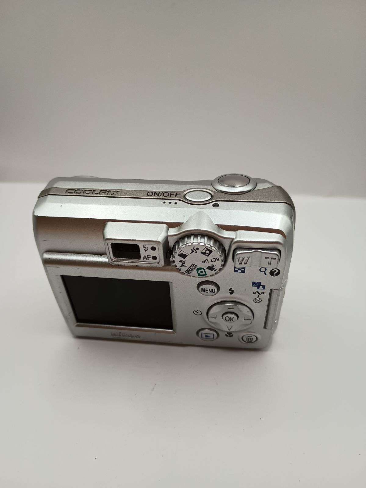 Nikon Coolpix E5600 デジタルカメラ SDカード付【動作品】 Nikon Coolpix E5600 デジタルカメラ SDカード付【動作品