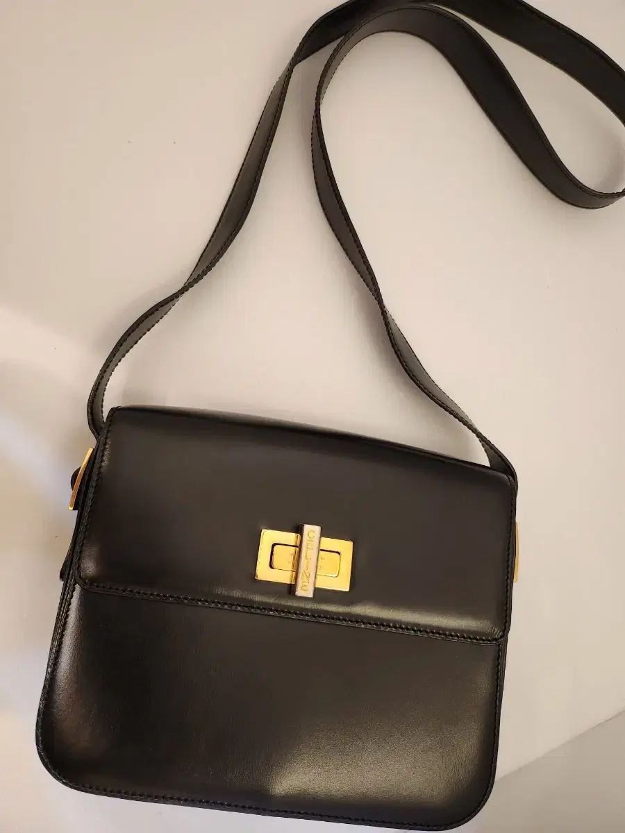 Celine セリーヌ ブラック クロスバッグ