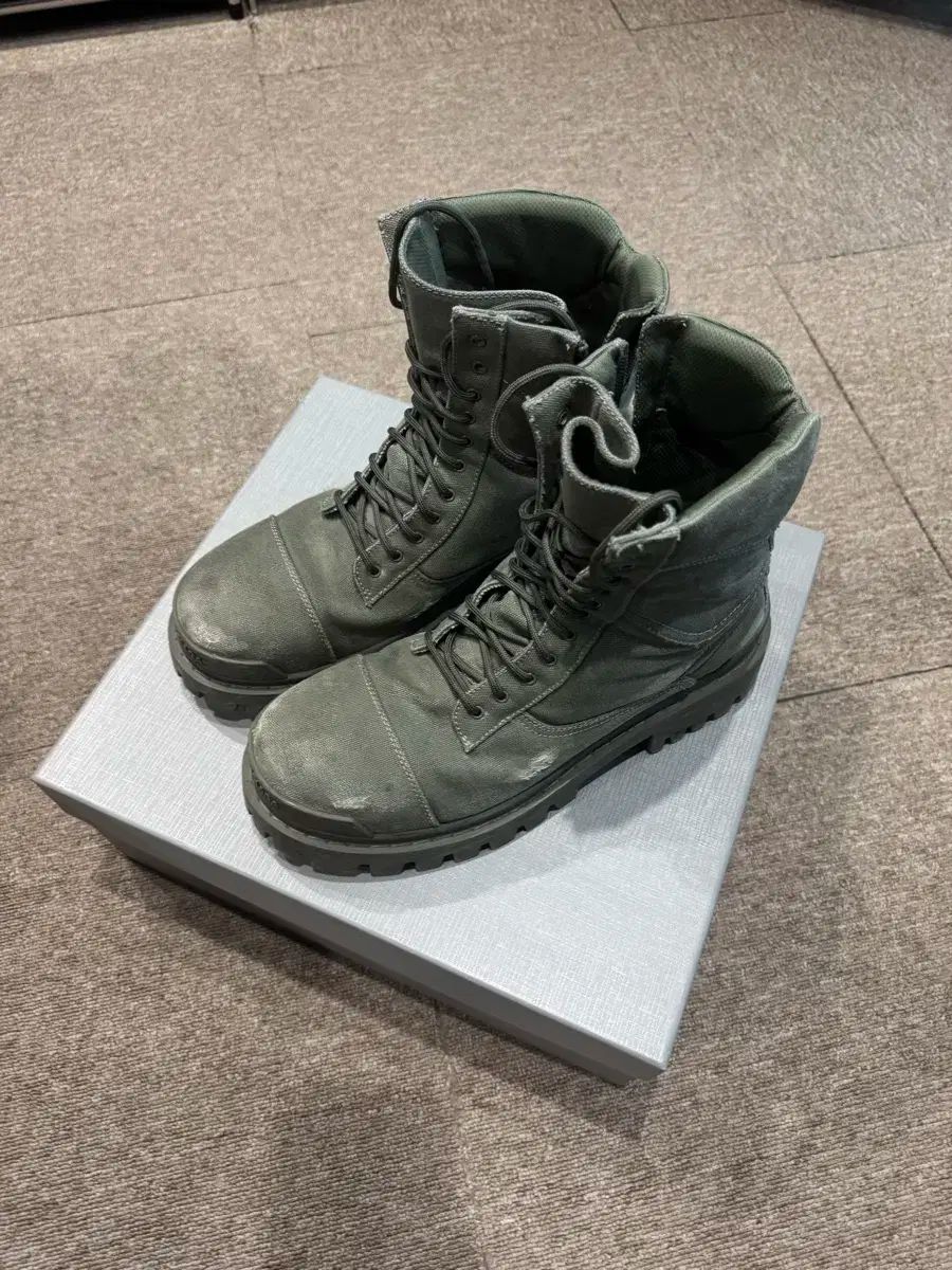 BALENCIAGA バレンシアガ コンバット ストライク ブーツ カーキ