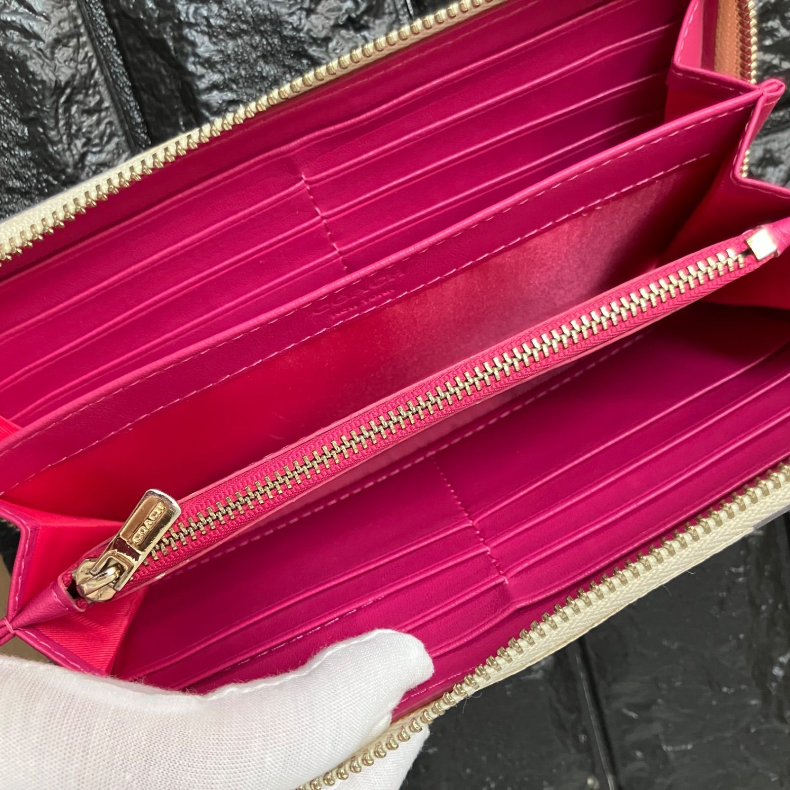 COACH コーチ 長財布 ラウンドファスナー レザー 花柄 ロゴ金具 札入れ