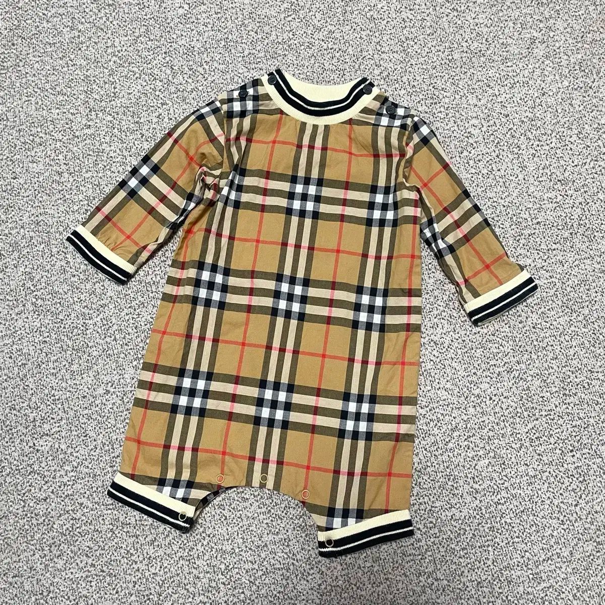 Burberry バーバリー　ベビーロンパース 3M BURBERRY(バーバリー ) ベビー ボディスーツ BURBERRY ノバチェック