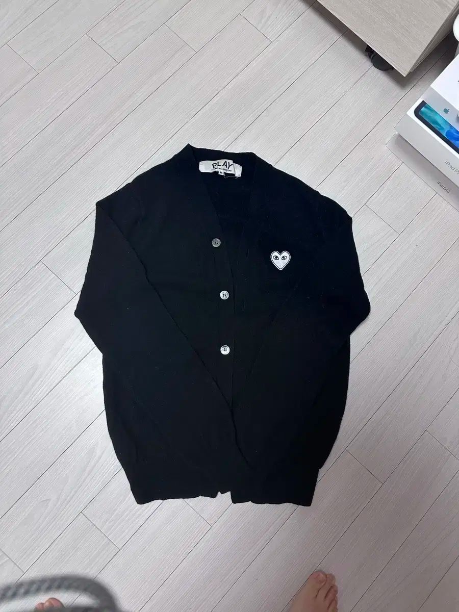 【雷市場（ポンジャン）商品韓国直送】 COMME des GARCONS(コム・デ・ギャルソン) 白 ワッペン カーディガン 黒