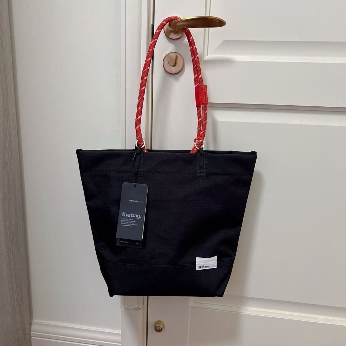 新品トポロジーtopology Loop Toteストラップ付き Loop Tote ループトート / Future Blue / 10mm Black Reflective