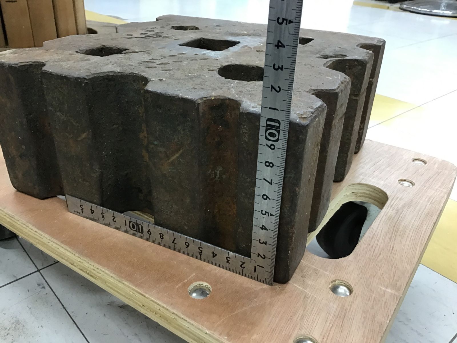 △アンビル 蜂の巣