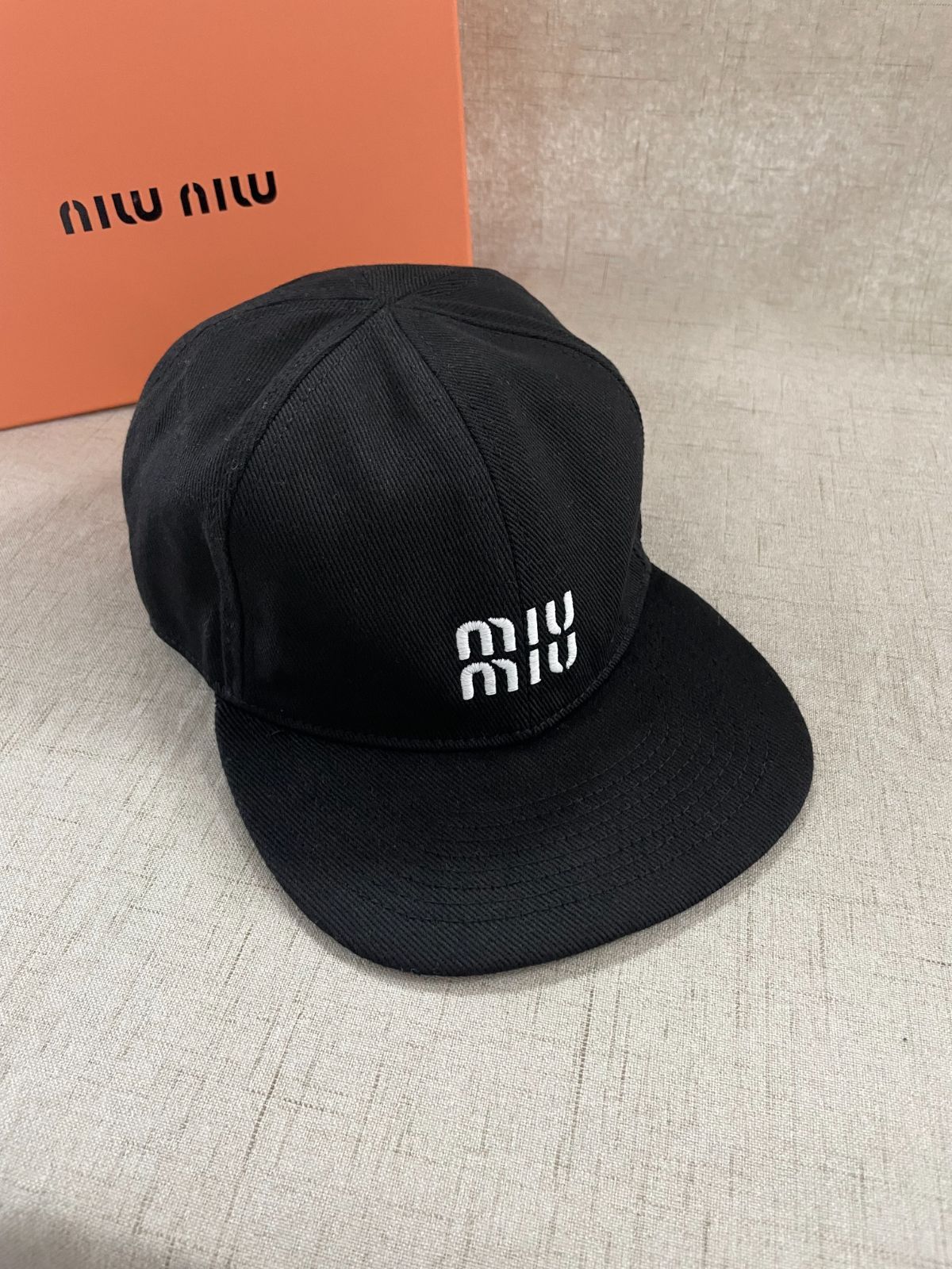 MIU MIU ミュウミュウ キャップ レディース ブラック かなり綺麗MIUMIU ミュウミュウ ブラック キャップ - メルカリ