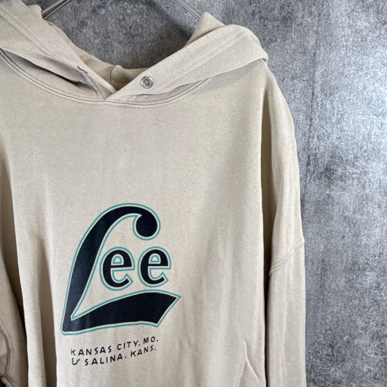 Lee フロントロゴ プルオーバー パーカー ベージュ - メルカリ