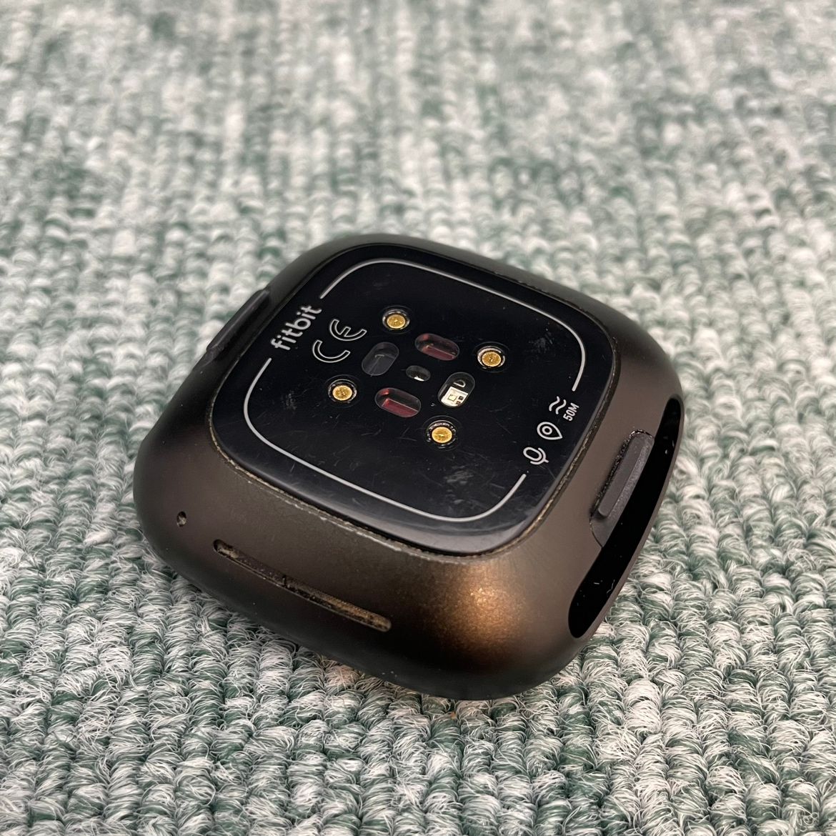 中古品 Fitbit versa3 スマートウォッチ Fitbit Versa 3 新品¥9,999 中古¥9,000 | 新品・中古のネット最