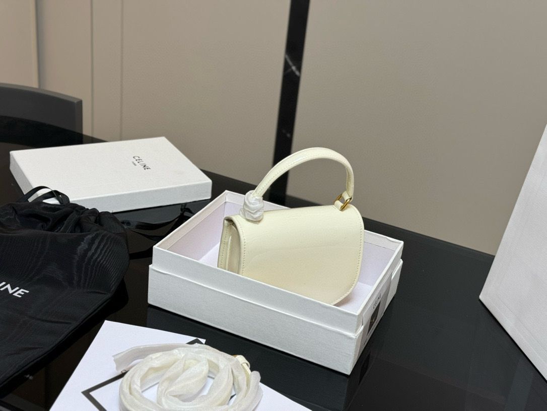 【VIPセール】CELINE トリオンフ FOLCOミニバッグ 上品な逸品 Celine] ベサス トリオンフ ミニバッグ - 専用ボックス付き