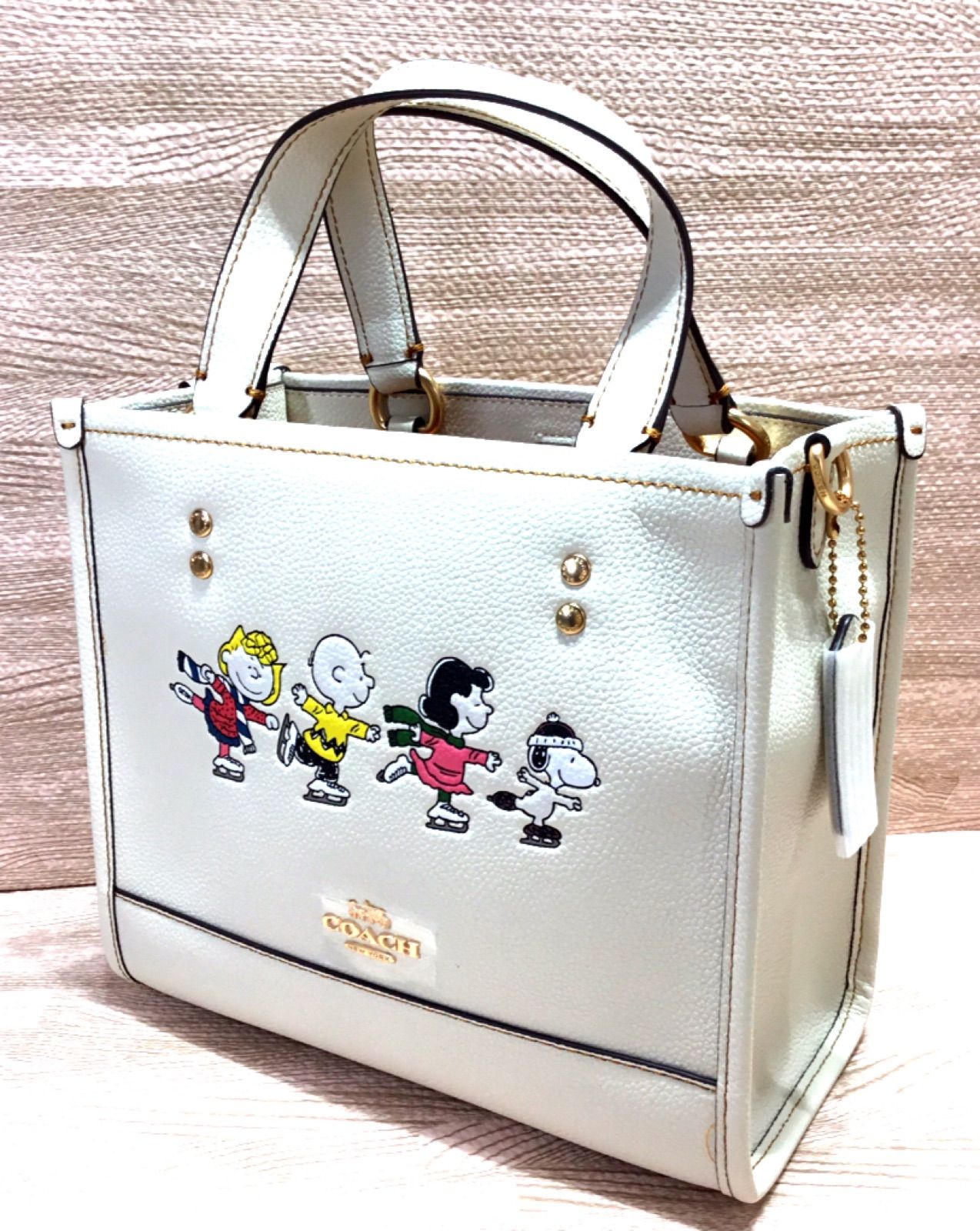 コーチ COACH COACH X PEANUTSトー22スヌーピアイススケート