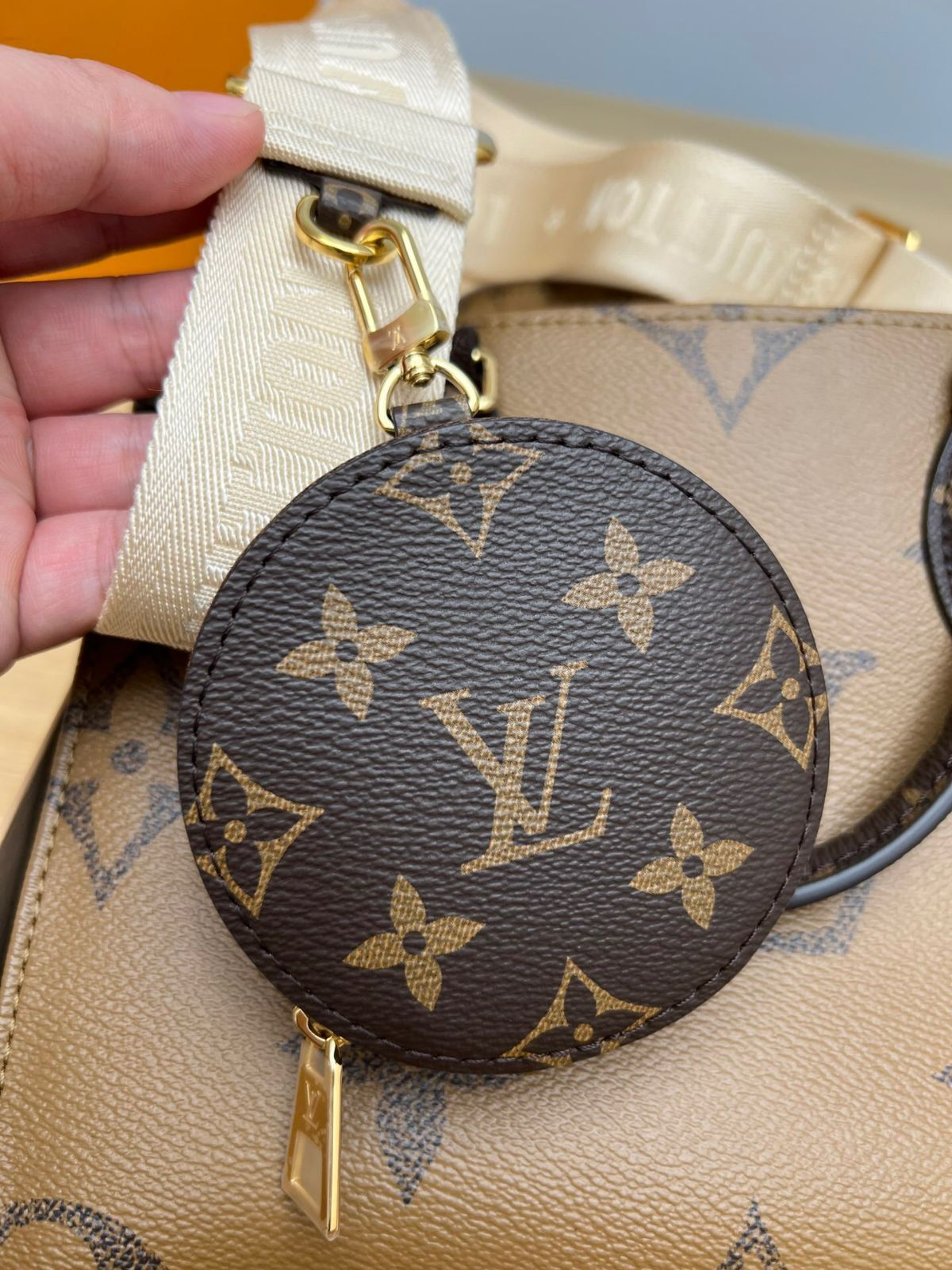 人気！LOUIS VUITTON (ルイヴィトン)オンザゴー PM トートバッグ