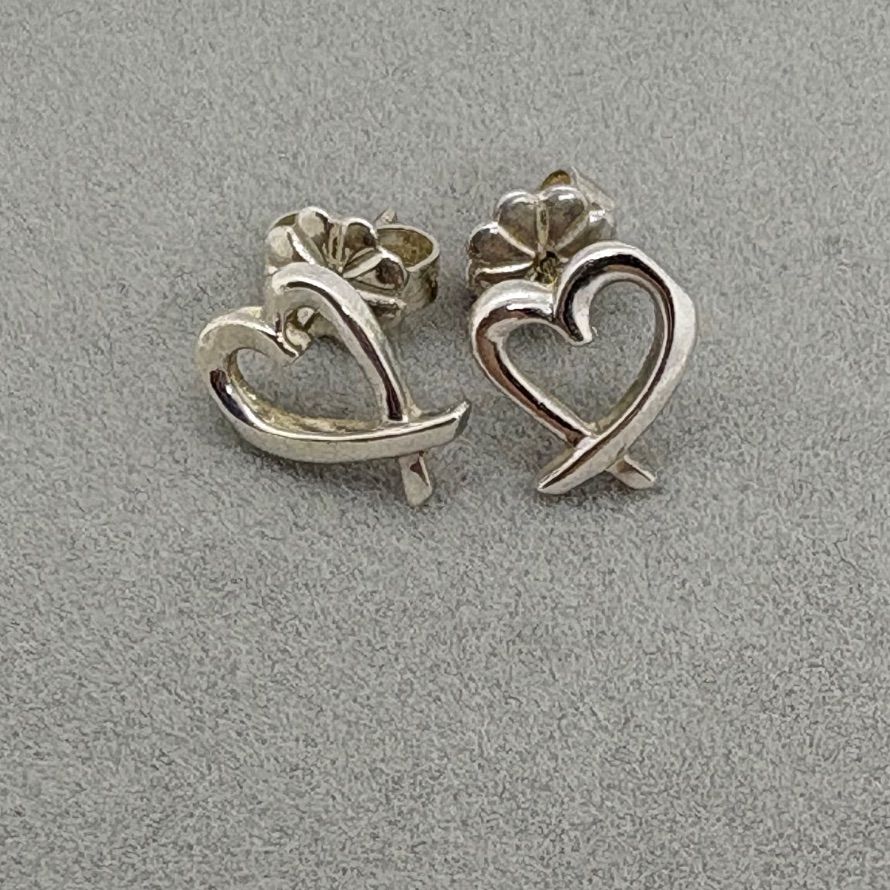 【箱、袋付き】ティファニー　ラビングハート　スタッド　ピアス　シルバー　両耳 箱、袋付き】ティファニー ラビングハート スタッド ピアス シルバー