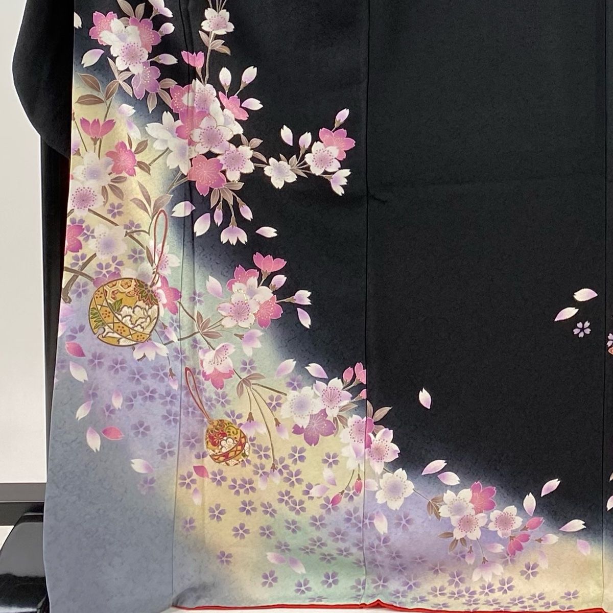 振袖 身丈173.5cm 裄丈73cm L 袷 桜 鈴 箔 ぼかし 黒 正絹 美品