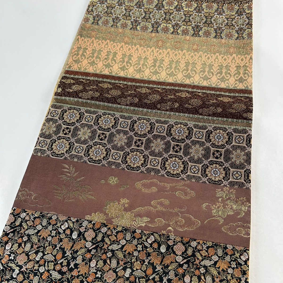 【日本限定モデル】 袋帯 美品 名品 華文 宝尽くし 金糸 箔 小豆色 全通 正絹 【中古 着物・浴衣