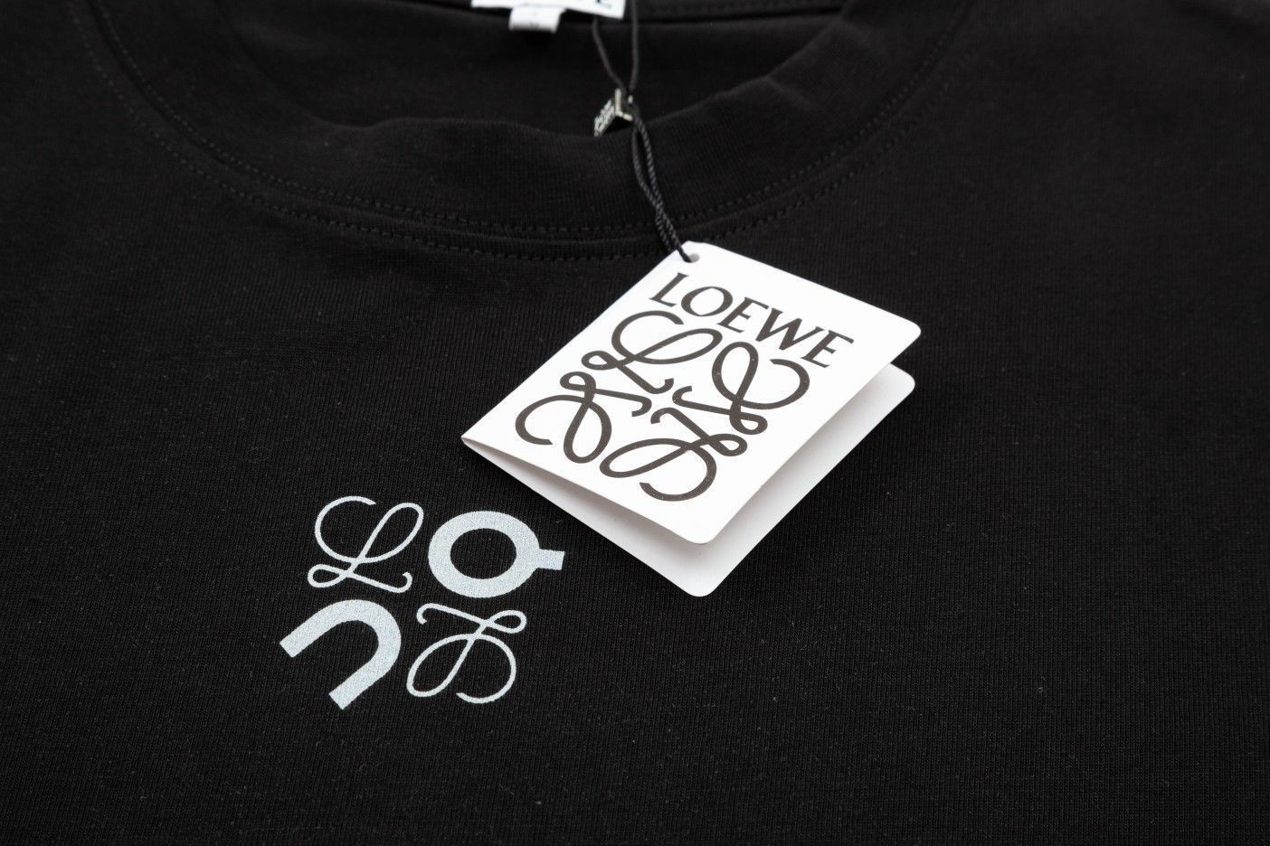 LOEWE　フリンジ加工 ロゴ Tシャツ LOEWE - 『LOEWE』ロエベ (M) ビーズロゴ フリンジ t シャツの
