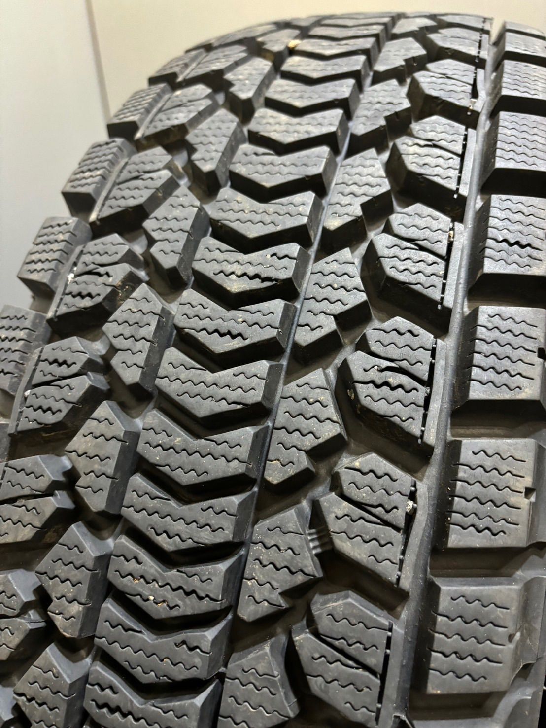 ランクル 76 235-80-R16 ダンロップSJ5 スタッドレス GRANDTREK