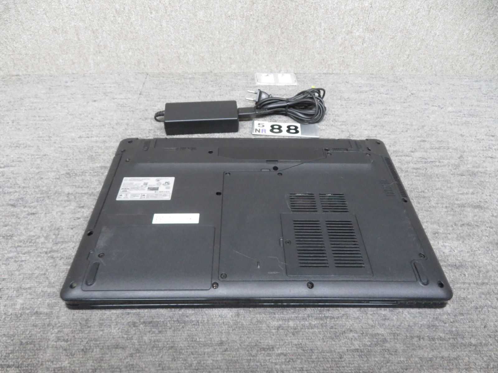 【テンキー搭載・512GB】◆ FUJITSU LIFEBOOK AH47/W / 15.6型 ◆ 高性能Core i7-6700HQ /高速 新品SSD 512GB / メモリ ◆ Windows 11 Home /サービス 正規 Office ◆ 到着後すぐに使える ACアダプター付き テンキー搭載・512GB】◇ FUJITSU LIFEBOOK AH47/W / 15.6型