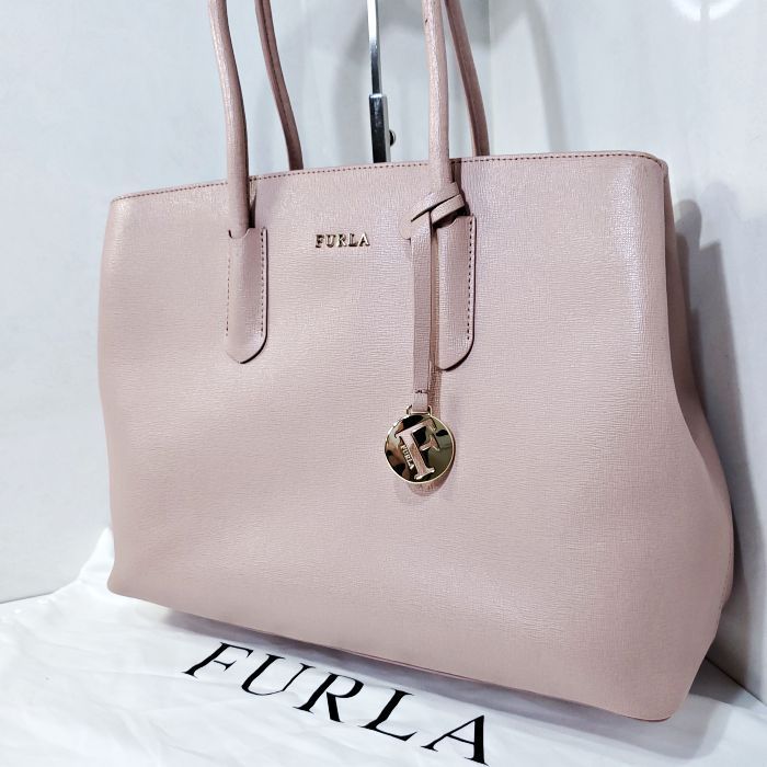 フルラ　FURLA トートバック　　新品未使用　LUCEピンクベージュ ほぼ未使用品】FURLA ピンク A4レザートートバッグ