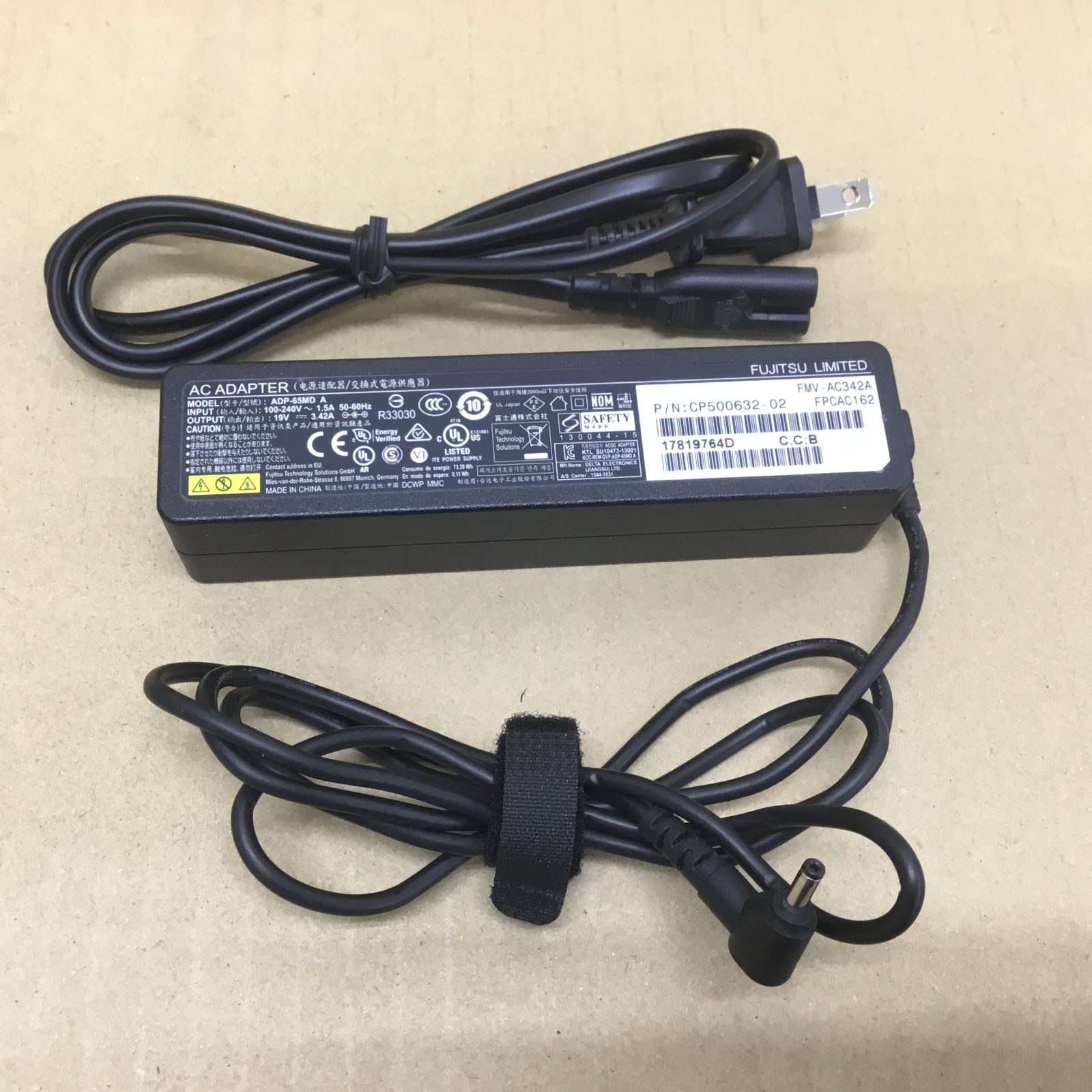 富士通 純正 65W ACアダプター FMV-AC342A FPCAC162 細ピンプラグサイズ：約3.5mm x 1.35mm 19V 3.42A